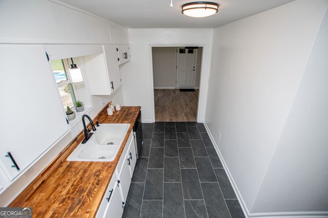 95 E Barbara Lane, Carrollton, GA 30117