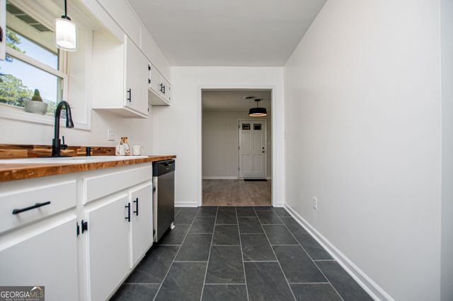 95 E Barbara Lane, Carrollton, GA 30117
