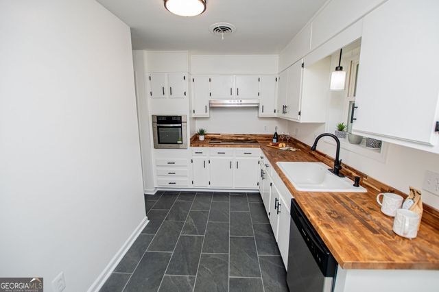 95 E Barbara Lane, Carrollton, GA 30117