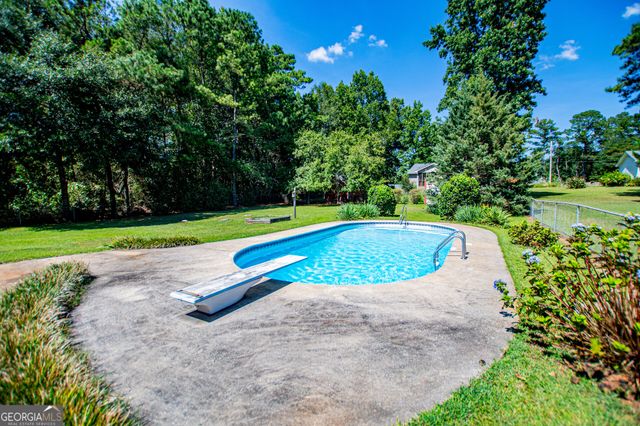 95 E Barbara Lane, Carrollton, GA 30117