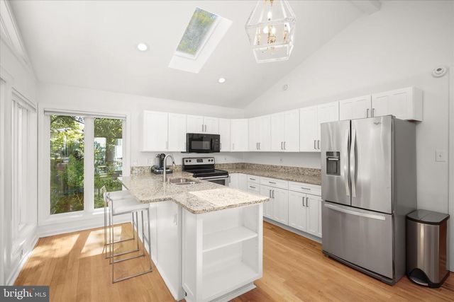 3075 N POLLARD ST N, Arlington, VA 22207