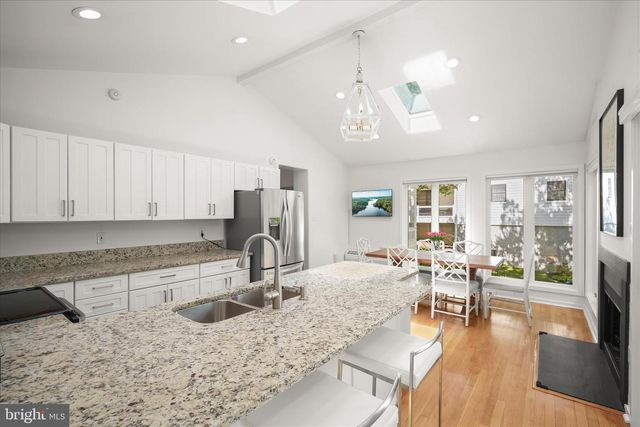 3075 N POLLARD ST N, Arlington, VA 22207