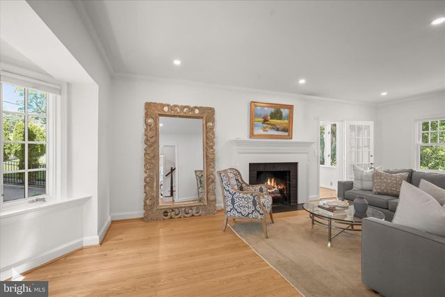 3075 N POLLARD ST N, Arlington, VA 22207