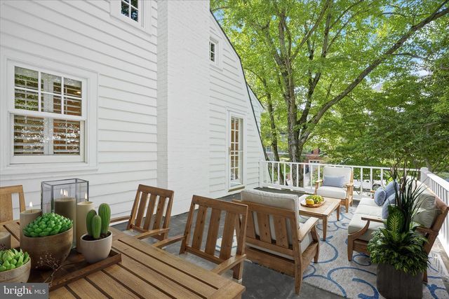 3075 N POLLARD ST N, Arlington, VA 22207