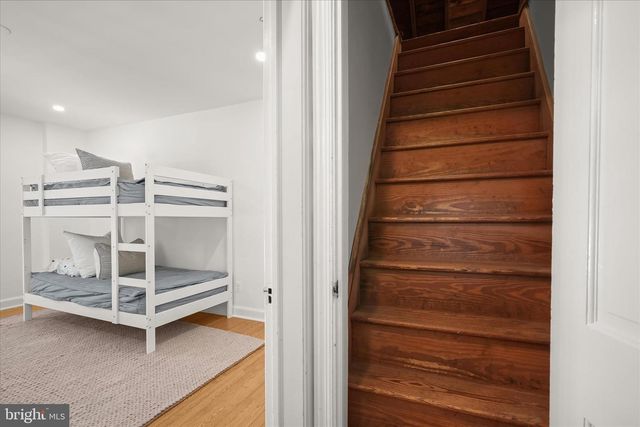 3075 N POLLARD ST N, Arlington, VA 22207