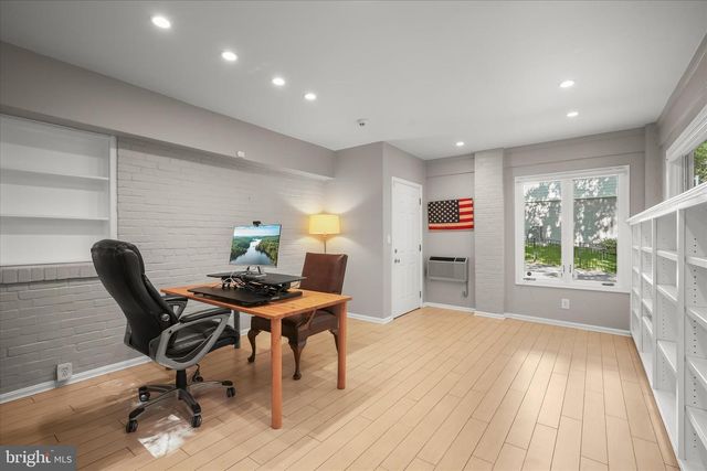 3075 N POLLARD ST N, Arlington, VA 22207