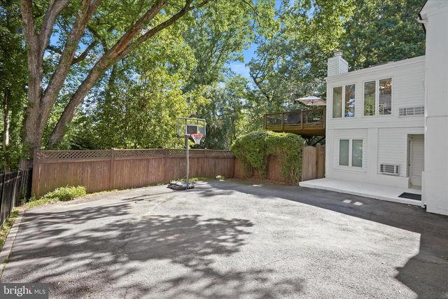 3075 N POLLARD ST N, Arlington, VA 22207
