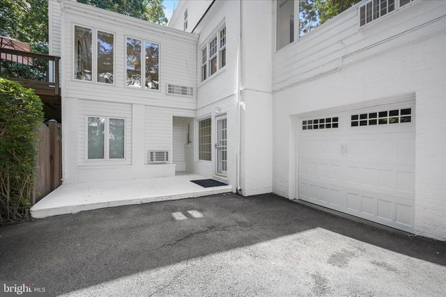 3075 N POLLARD ST N, Arlington, VA 22207
