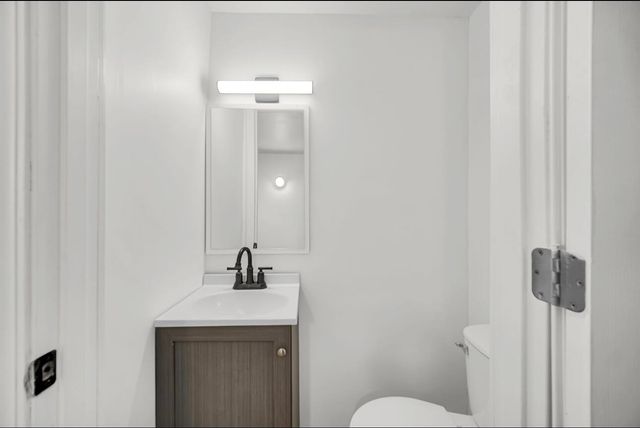 1711 W 57th Avenue, Merrillville, IN 46410