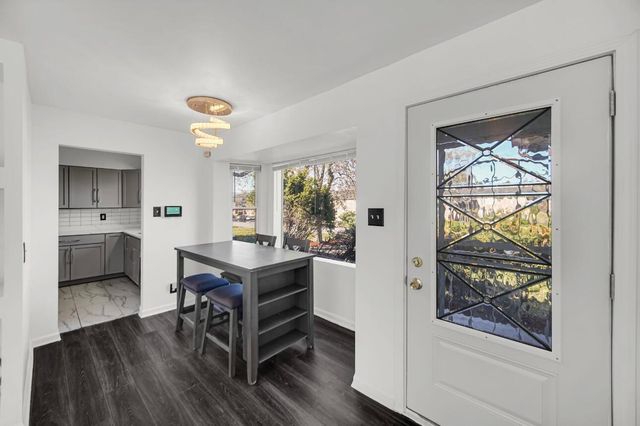 1711 W 57th Avenue, Merrillville, IN 46410