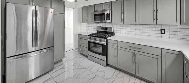 1711 W 57th Avenue, Merrillville, IN 46410