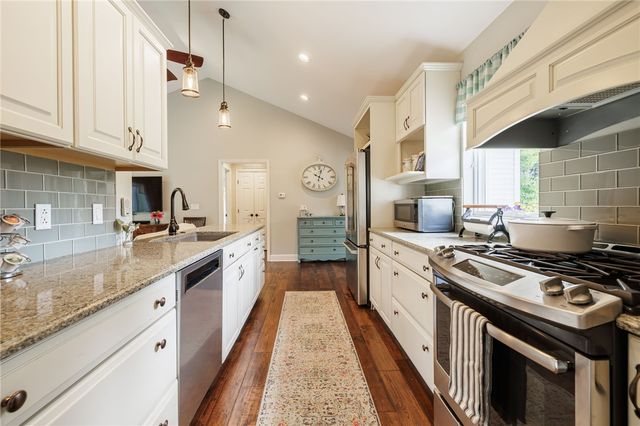 6126 Rossier Rd, Canandaigua Town, NY 14424