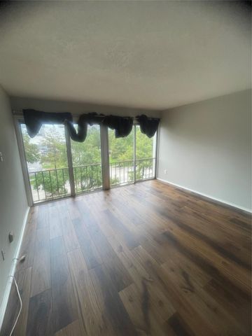 5050 Ambassador Way 314, Houston, TX 77056