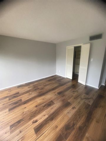 5050 Ambassador Way 314, Houston, TX 77056