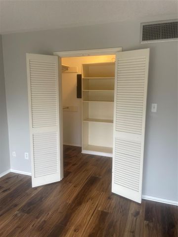 5050 Ambassador Way 314, Houston, TX 77056