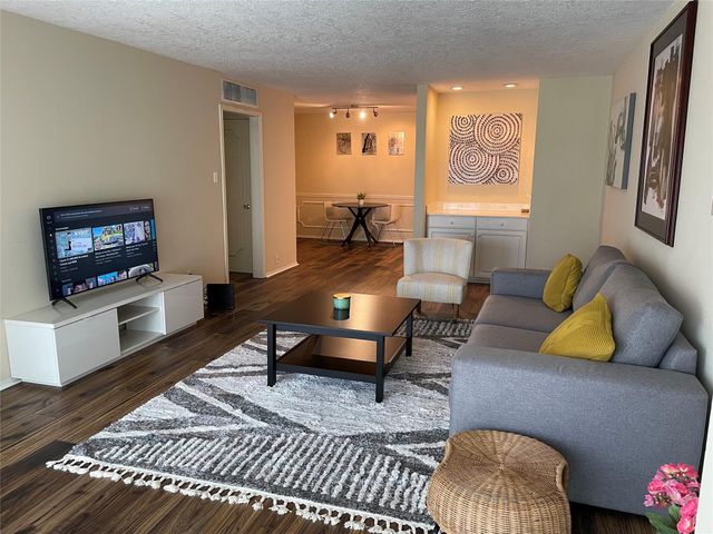 5050 Ambassador Way 314, Houston, TX 77056