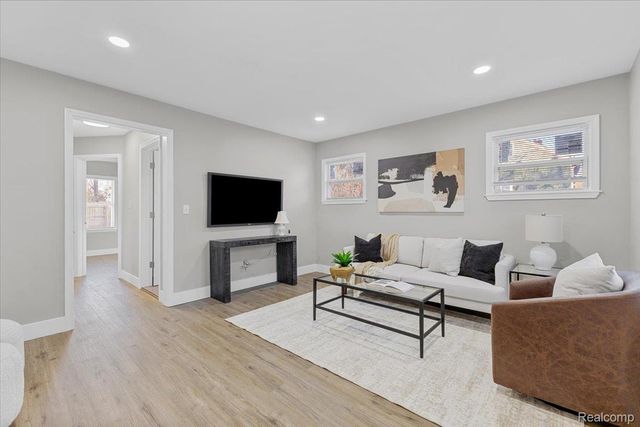 16221 SANTA ROSA Drive, Detroit, MI 48221