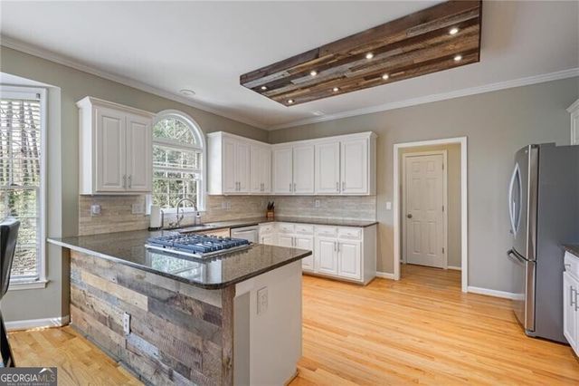 1045 Tullmore Drive, Roswell, GA 30075