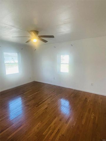 14 N High Street, Smithton, IL 62285