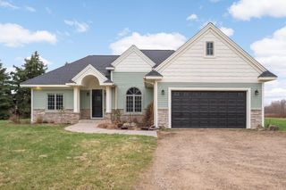 W11011 470th Avenue, Prescott, WI 54021