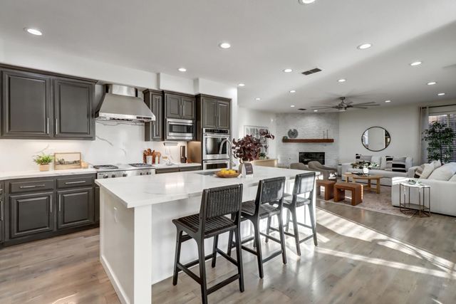 300 Alwoodley Ct, Roseville, CA 95678