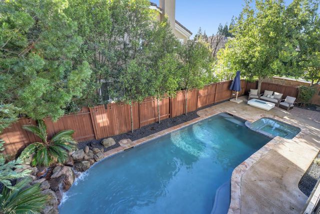 300 Alwoodley Ct, Roseville, CA 95678