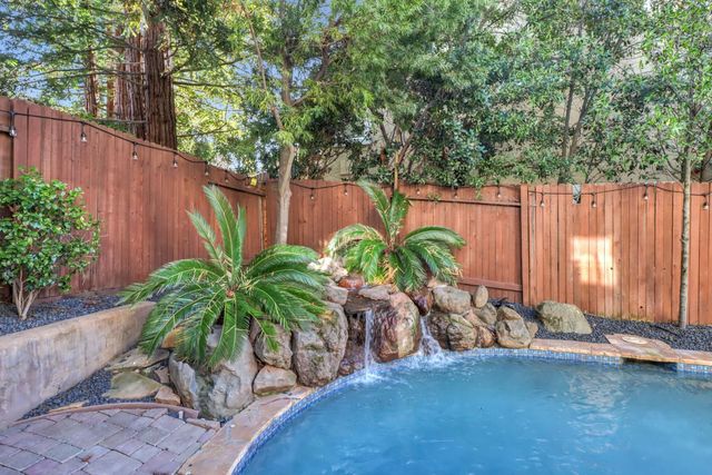 300 Alwoodley Ct, Roseville, CA 95678