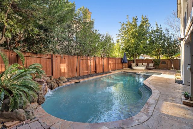 300 Alwoodley Ct, Roseville, CA 95678