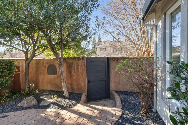 300 Alwoodley Ct, Roseville, CA 95678