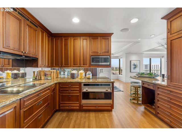 1414 Sw 3RD Ave 2001, Portland, OR 97201