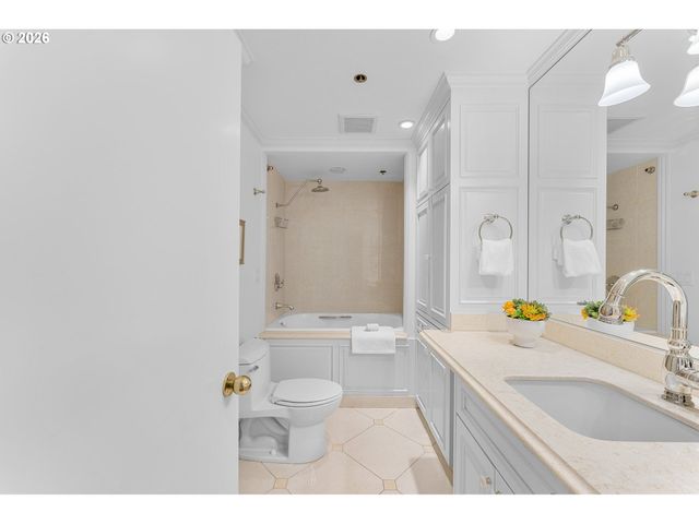1414 Sw 3RD Ave 2001, Portland, OR 97201