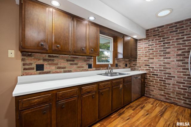 719 Schilpp Court, Hopedale, IL 61747