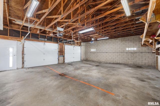 719 Schilpp Court, Hopedale, IL 61747