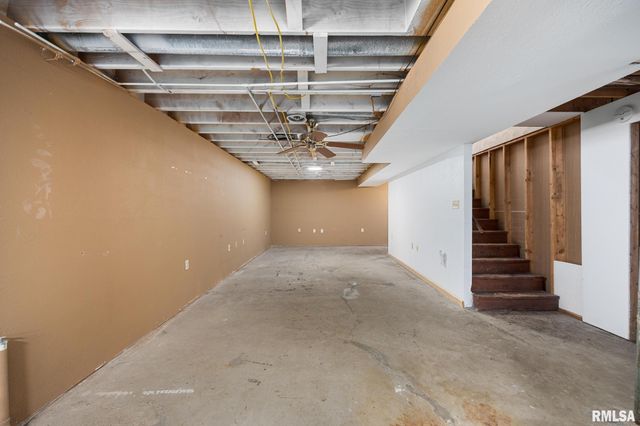 719 Schilpp Court, Hopedale, IL 61747