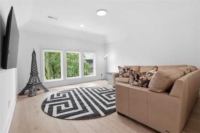 17028 Parkhill Street, Overland Park, KS 66221
