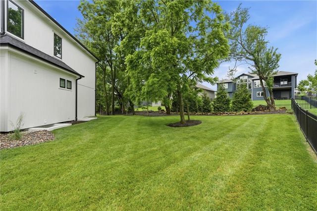 17028 Parkhill Street, Overland Park, KS 66221
