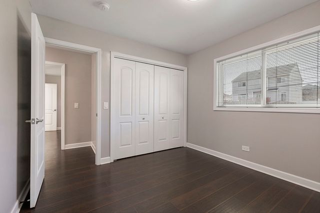 701 W Lake Park Drive, Addison, IL 60101