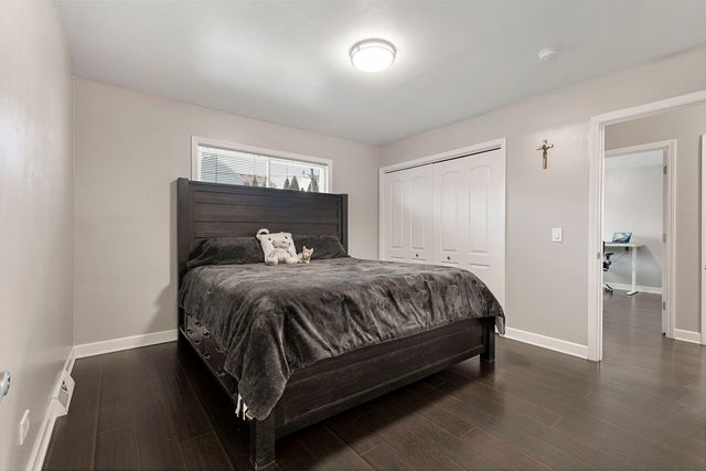 701 W Lake Park Drive, Addison, IL 60101