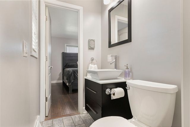 701 W Lake Park Drive, Addison, IL 60101