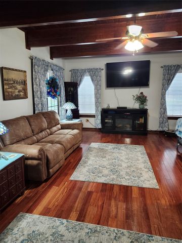 9353 S Fm 730, Azle, TX 76020