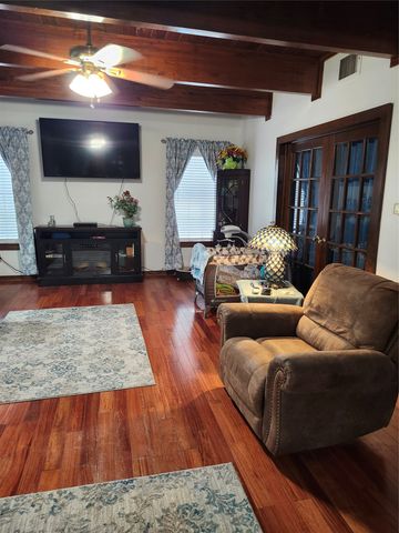 9353 S Fm 730, Azle, TX 76020
