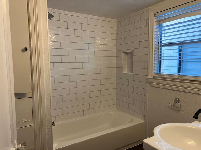 1853 W Main Street 2, Houston, TX 77098