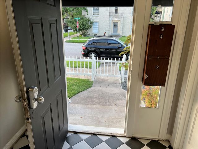 1853 W Main Street 2, Houston, TX 77098