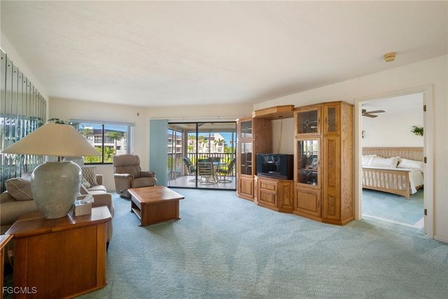 6979 Winkler RD 325, Fort Myers, FL 33919