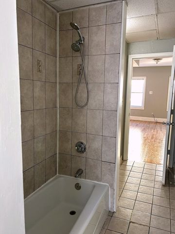 62 Pitman St 2R, Fall River, MA 02723