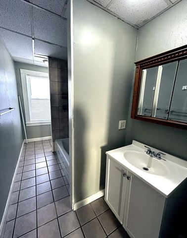 62 Pitman St 2R, Fall River, MA 02723