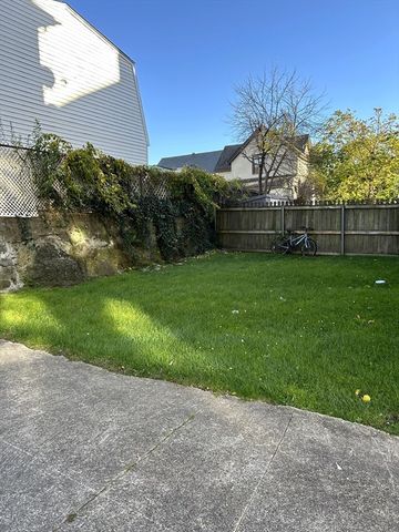 62 Pitman St 2R, Fall River, MA 02723