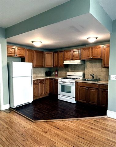 62 Pitman St 2R, Fall River, MA 02723