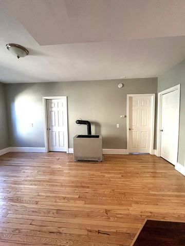 62 Pitman St 2R, Fall River, MA 02723