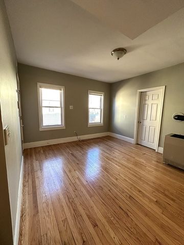 62 Pitman St 2R, Fall River, MA 02723